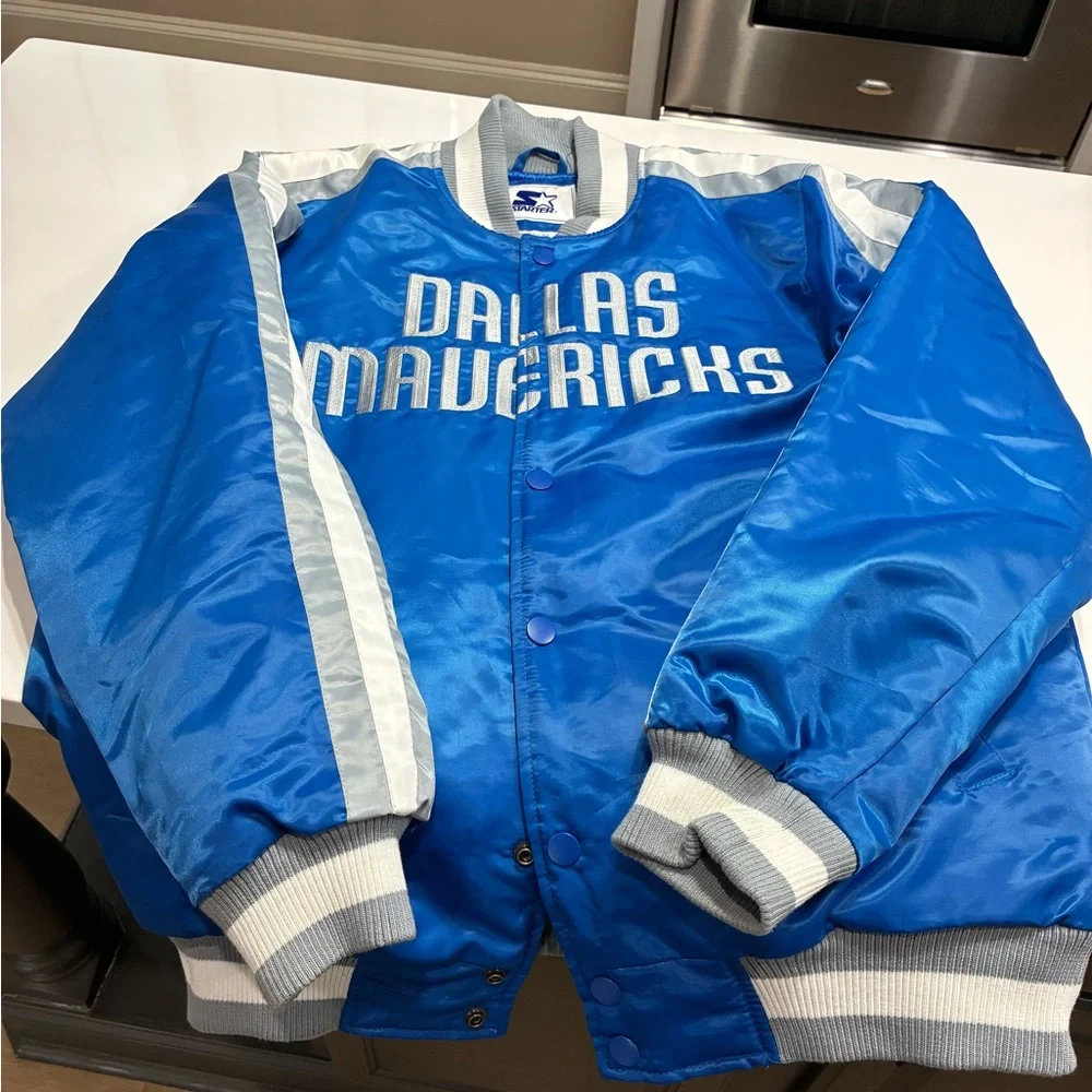 Starter Dallas Mavericks jacket in a mens large - Picture 1 of 3
